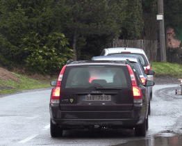 Průjezd přes opravovaný most řídí v Držkové semafor