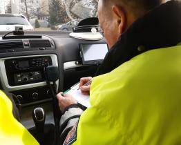 Policisté si posvítili na parkování v Kroměříži. Pokuty jen létaly