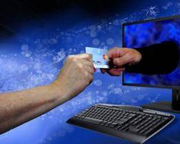 Žena z Uherskohradišťska chtěla prodat oblečení. Naletěla podvodníkovi