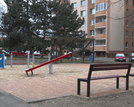 Technické služby opravují dětská hřiště, některá se promění v odpočinkové zóny