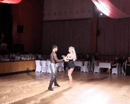 Ples v gala se nesl v duchu latinskoamerických rytmů