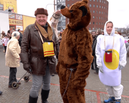 Návštěvníky fašanku pozdravili zastupitelé i medvěd