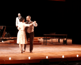 Městské divadlo Zlín uvádí novou hru Koně se také střílejí