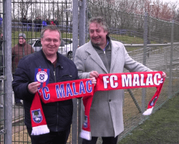 Do města přijeli zástupci Malacek na přátelské utkání