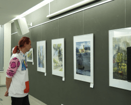 Městskou galerii v Otrokovicích zdobí akvarely Tomáše Fišery 