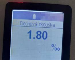 Chlapec ve škole nadýchal téměř dvě promile. Prsty v tom měl jeho kamarád