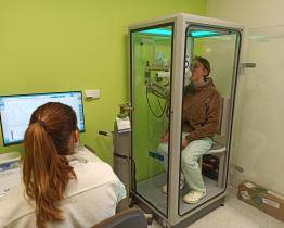 Kroměřížská nemocnice má nový bodypletysmograf na vyšetření plic