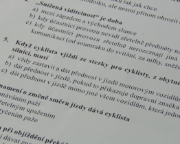 Teorii dopravní výchovy završí žáci testem, v praxi pak sednou na kolo
