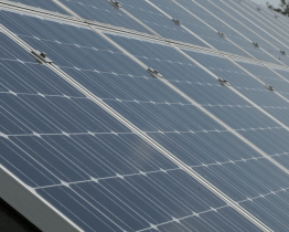 Záchranky a sociální služby budou mít solární panely