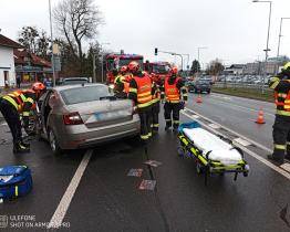 U vážné nehody tří osobních aut v Rožnově zasahoval vrtulník