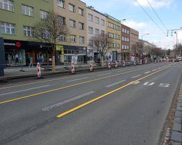 Na třídě T. Bati začala rekonstrukce podélného stání. Trvat má do konce května