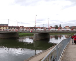 Za krásami mostů se vydalo téměř 100 zájemců