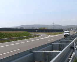 Silničáři začali u Napajedel stavět dálniční most přes řeku Moravu