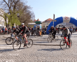 Cyklisté se opět vydali Na kole vinohrady