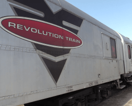 Revolution Train si prohlédly stovky dětí