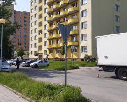 Nákladní automobil srazil v Kroměříži seniorku. Na místě zemřela