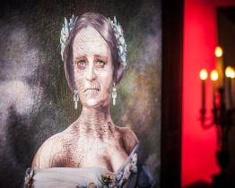 Přitahují pozornost, ale potkat byste je nechtěli. Na holešovském zámku ožijí Temné postavy evropské historie