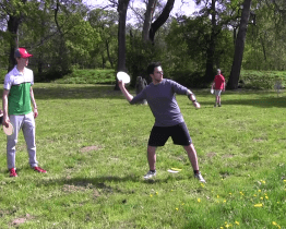 V zámeckém parku se odehrál první turnaj v discgolfu