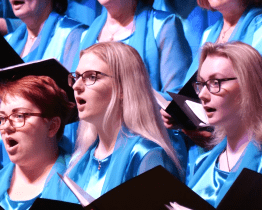 Pěvecký sbor Dvořák zazpíval k jubileu dirigenta Antonína Veselky