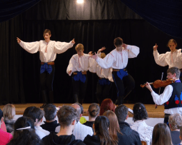 Na Den matek praskal kunovický sál na Pálenici ve švech