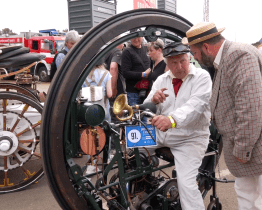 V Kovozoo měla sraz historická vozidla. Lákadlem byl unikátní monocykl z roku 1894