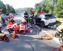 Dopravní nehoda na silnici č. 57 u Vsetína si vyžádala dva zraněné
