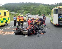 Tragédie u Střílek. Srážka motorek si vyžádala dva lidské životy 
