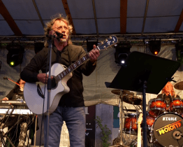 Areál střelnice se proměnil v dějiště koncertu dvou hudebních legend