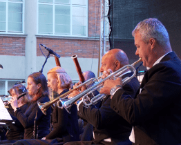 Filharmonie pod širým nebem přispěla na krizová centra