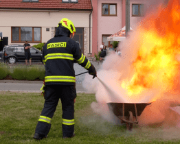 Výročí dobrovolných hasičů doplnila ukázka hašení 