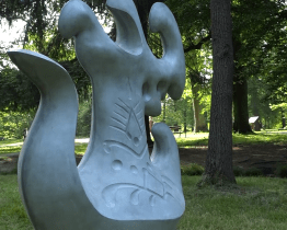 Městský park v Rožnově ozvláštnily sochy tří současných výtvarnic