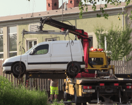 Při blokové očistě ve Veselí odtáhli čtyřicet aut