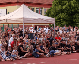 Školní rok uzavřela ZŠ Za Alejí vystoupením žáků pro rodiče