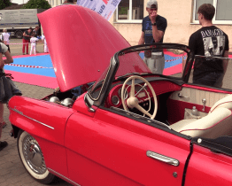 Návštěvníci školy mohli obdivovat motorky i silná auta