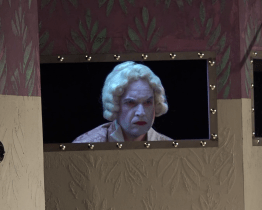 Do Slováckého divadla vtrhli blázniví Fyzikové