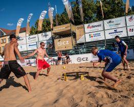 Spikeball se představil na písku Slováckého léta