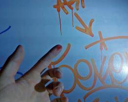 Mladí sprejeři jsou o prázdninách aktivní. Nejde o klukovinu, zní z městské policie