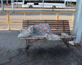 Dvacetiletý mladík ve Zlíně napadal a okrádal bezdomovce. Na jednoho vytáhl zalamovací nůž