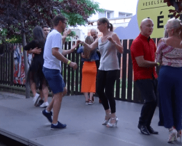 Letní tančírna pod hvězdami patřila zouku i salse