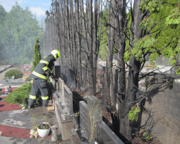 V Mařaticích na hřbitově hořelo
