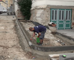 Nový přechod pro chodce se buduje na ulici Bří Lužů