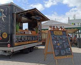 Kejklířský jarmark si z kalendáře akcí škrtněte. Nahradí ho Food truck festival 