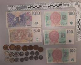 Čtyřiadvacetkrát trestaný recidivista okradl taxikáře i spícího muže