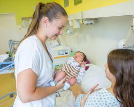 Pomoc laktační poradkyně si maminky ve Vsetínské nemocnici velmi pochvalují