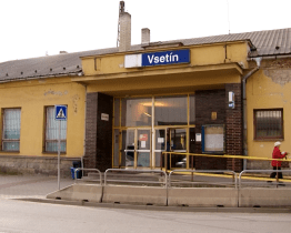 Vsetínská radnice zve na rozloučení se starou nádražní budovou. Ta půjde už ve středu k zemi