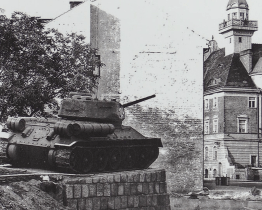 Další výstavu fotografií věnoval Antonín Kučera sochám a pomníkům