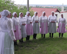 Zpívání na derflanských schodech bylo zároveň pozvánkou na hody