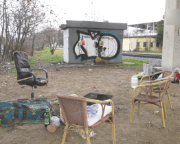 Bezdomovci v centru krajského města spoléhají na „beztrestnost“