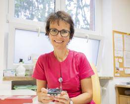 Dětských diabetiků přibývá. V KNTB jim pomáhají senzory a hybridní inzulínové pumpy