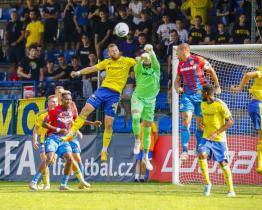 Rivalové schytali příděl. Zlín prohrál s Plzní 1:7, Slovácko se Spartou 0:5